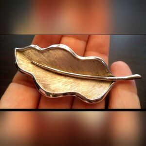 VINTAGE SIGNED CROWN TRIFARI SILVER TONE 2 5/8" BROOCH EXCELLENT CONDITION